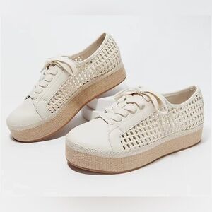 NWOT Vince Camuto Antique White Merlea Sneakers